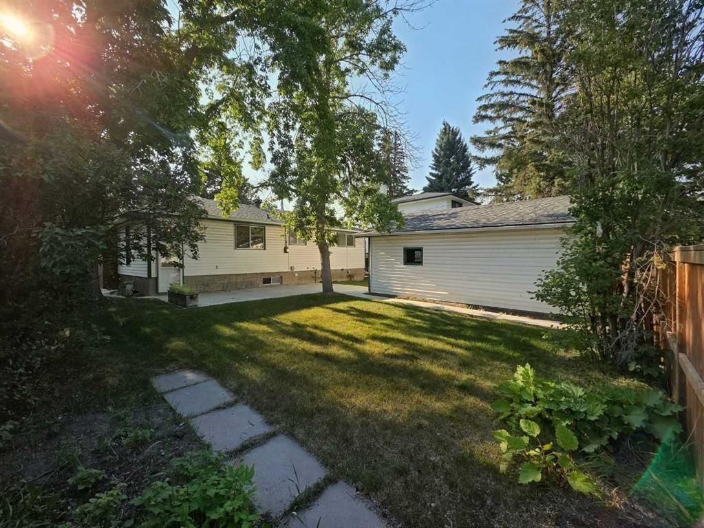 5936 Dalmead Crescent NW, Calgary — photo 2 of 49
