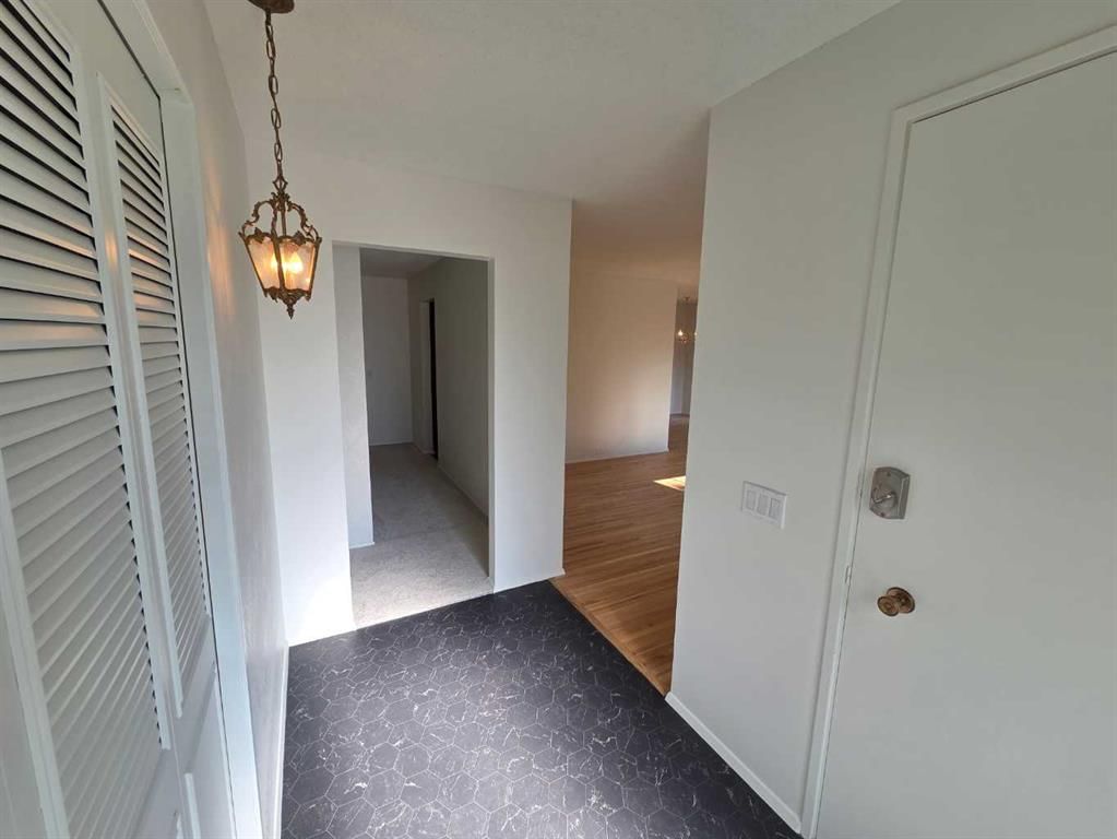 5936 Dalmead Crescent NW, Calgary — photo 3 of 49