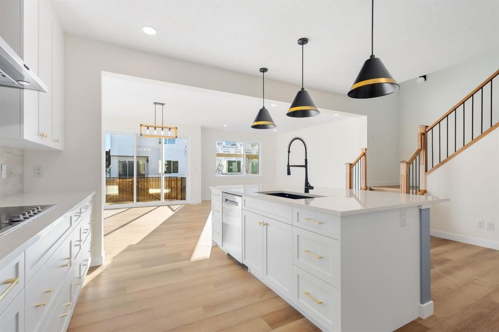 53 Versant Point SW, Calgary — photo 5 of 46