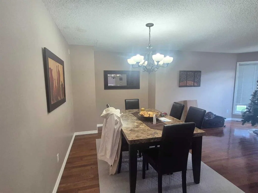 127 Hampstead Circle NW, Calgary — photo 3 of 19