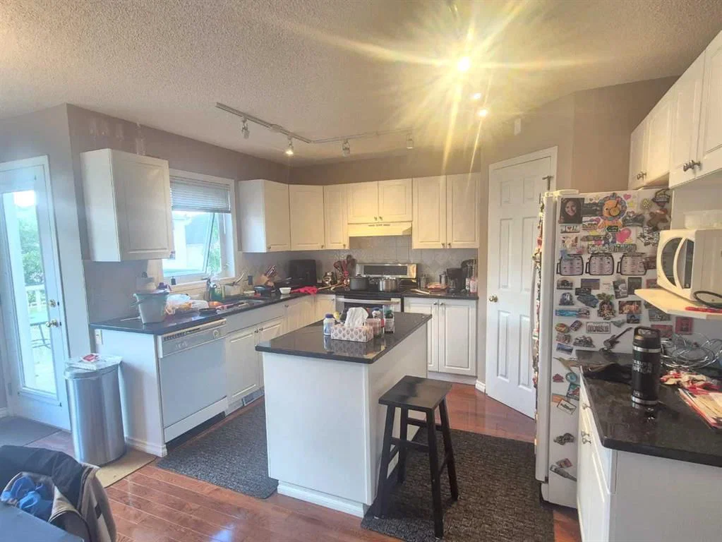 127 Hampstead Circle NW, Calgary — photo 4 of 19