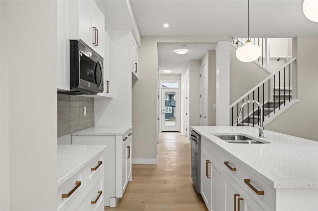 102 Sora Gardens SE, Calgary — photo 4 of 11