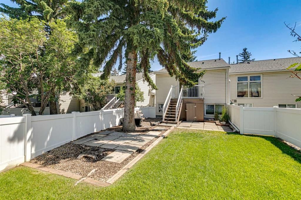 11424 8 Street SW, Calgary — photo 2 of 17