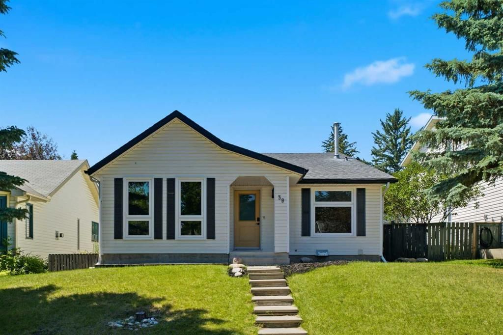 39 Woodglen Way SW, Calgary — main listing photo