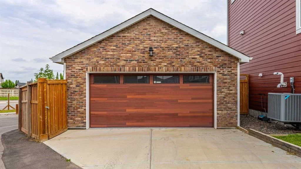 46 Yorkstone Way SW, Calgary — photo 3 of 50