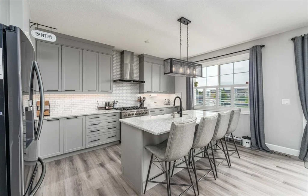 46 Yorkstone Way SW, Calgary — photo 4 of 50