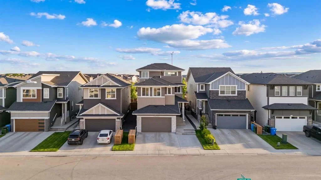 116 Ambleside Crescent NW, Calgary — photo 2 of 50
