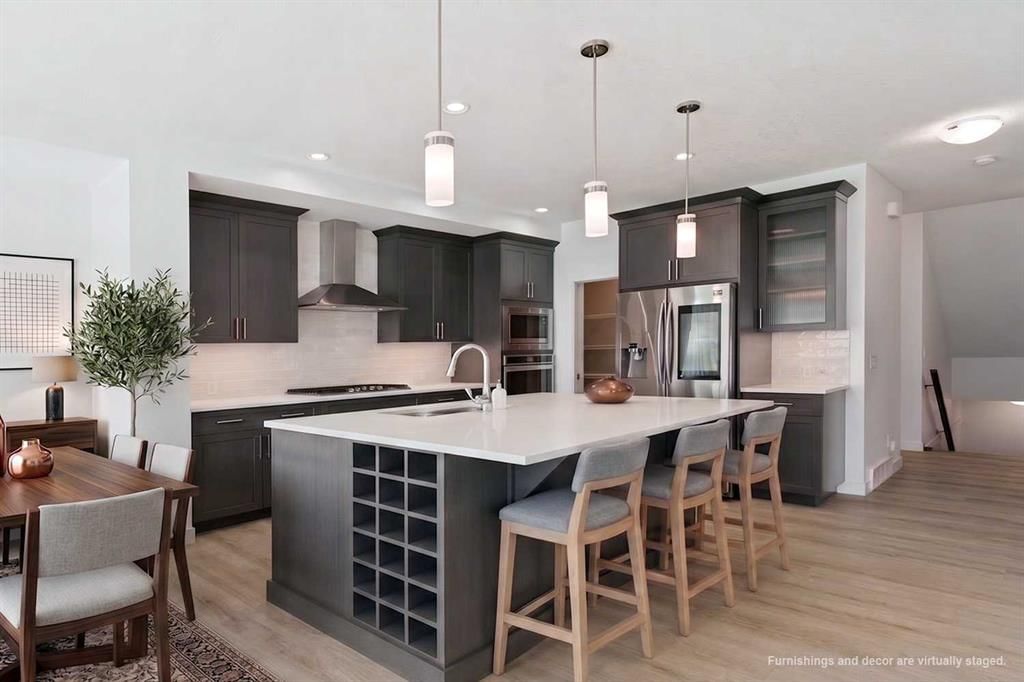 17 Crestbrook Hill SW, Calgary — photo 4 of 40