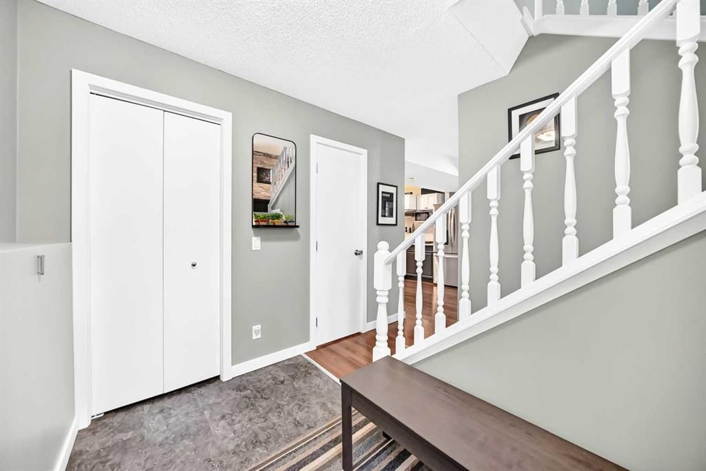 8004 Ranchview Drive NW, Calgary — photo 4 of 42