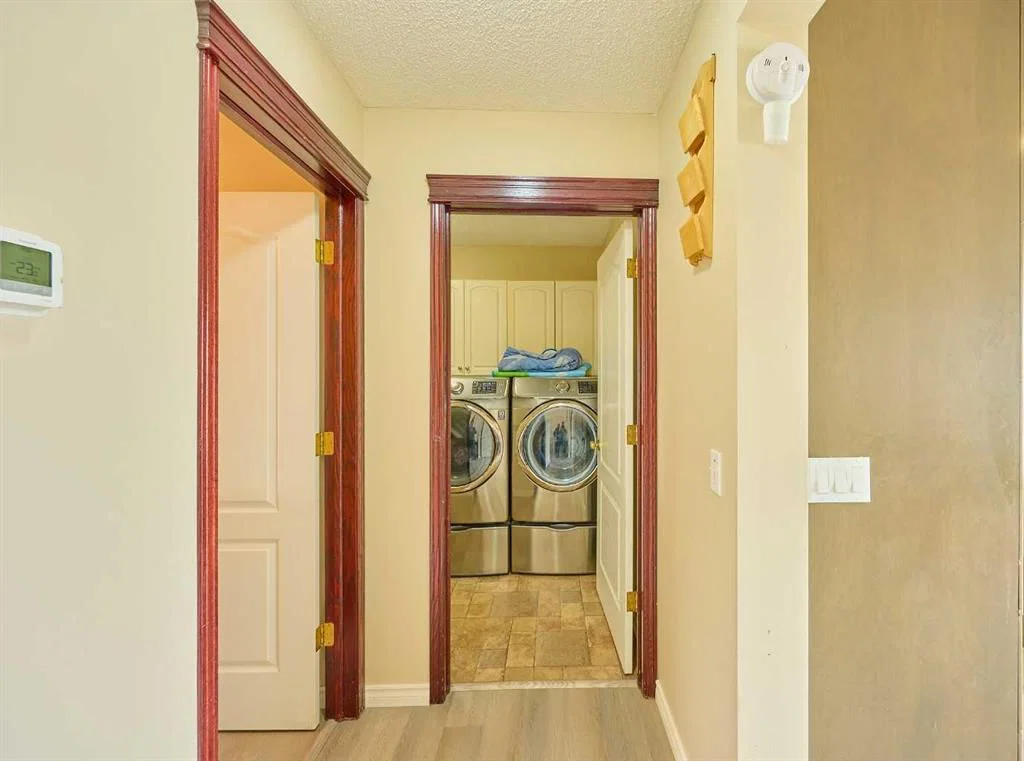 117 Douglas Ridge Circle SE, Calgary — photo 4 of 48