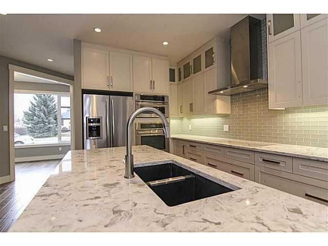 532 22 Avenue NE, Calgary — photo 5 of 24