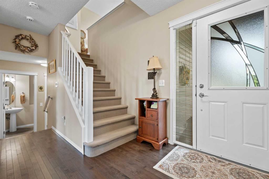 241 Sunset Heights, Cochrane — photo 5 of 50