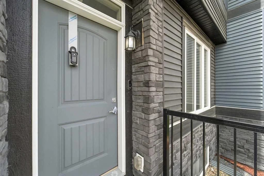21 Corner Glen Row NE, Calgary — photo 2 of 48
