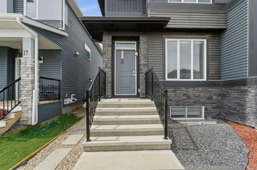 21 Corner Glen Row NE, Calgary — photo 3 of 48
