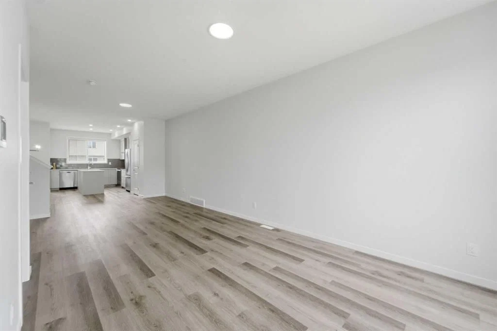 21 Corner Glen Row NE, Calgary — photo 5 of 48