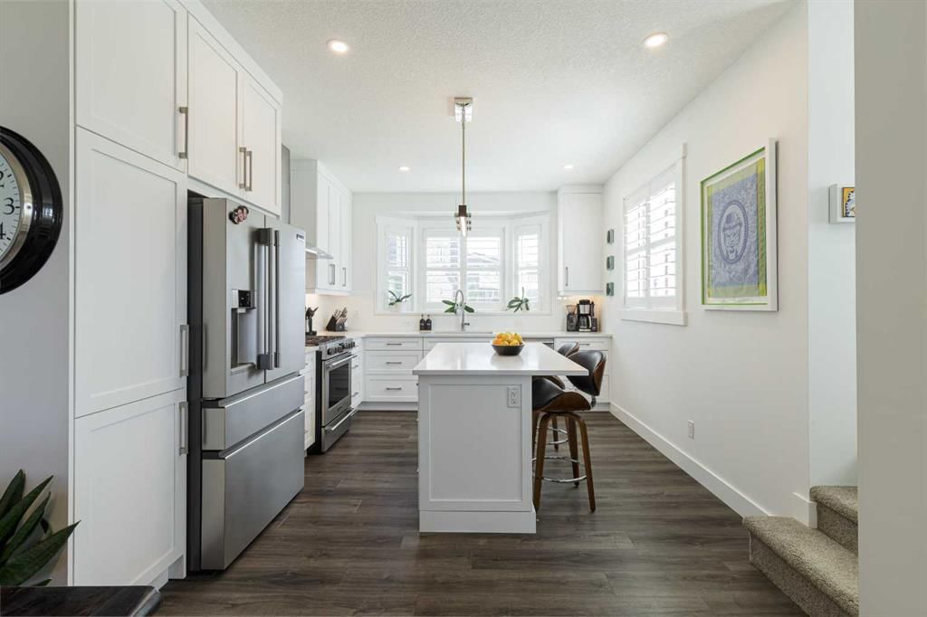 64 Spring Willow Close SW, Calgary — photo 4 of 44
