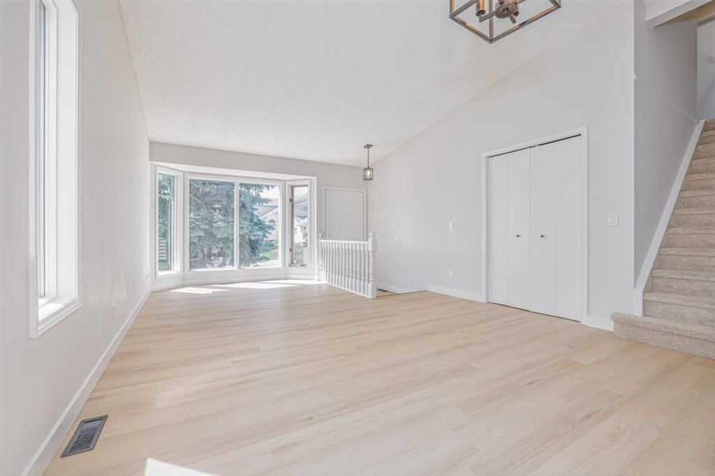 208 Macewan Valley Road NW, Calgary — photo 5 of 40