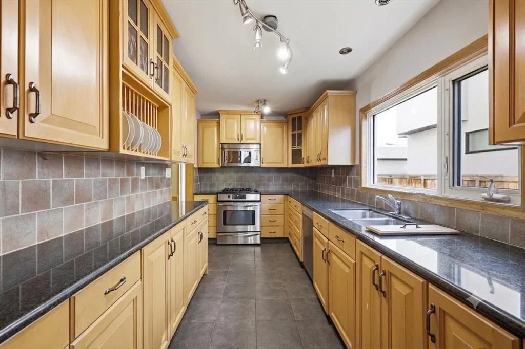 806 Radford Road NE, Calgary — photo 4 of 30