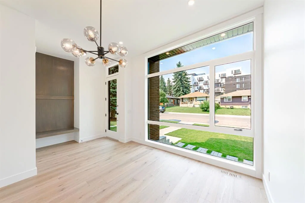 2028 36 Street SW, Calgary — photo 3 of 31