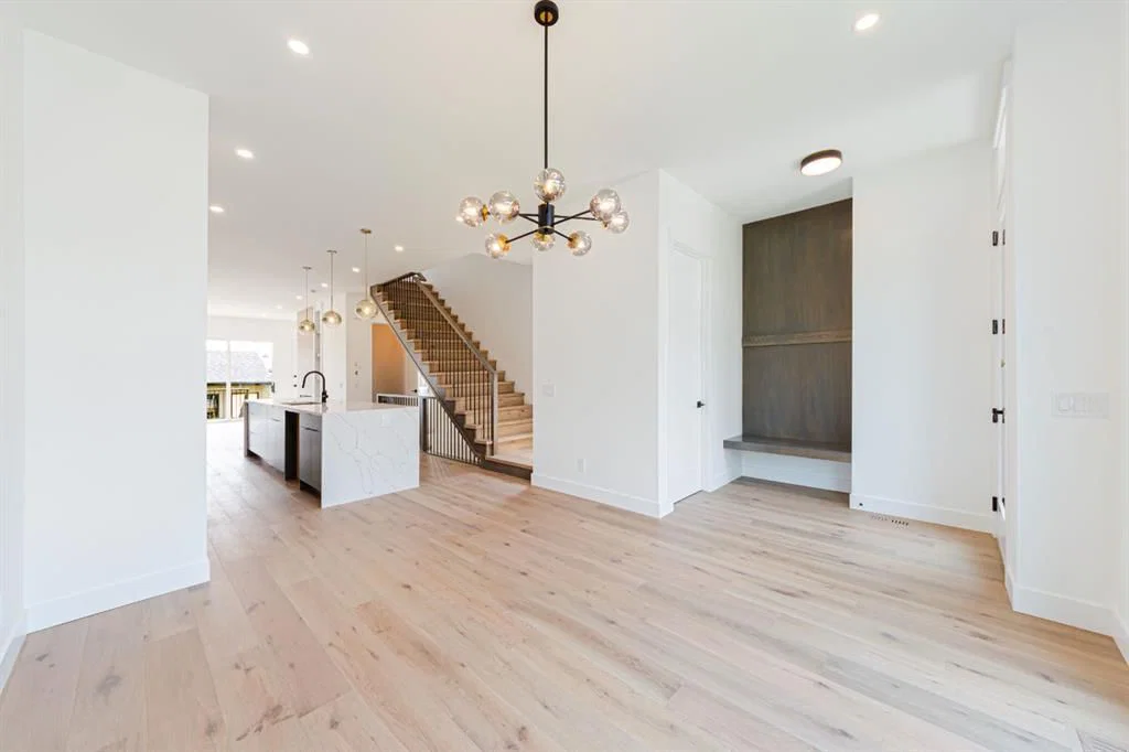 2028 36 Street SW, Calgary — photo 4 of 31