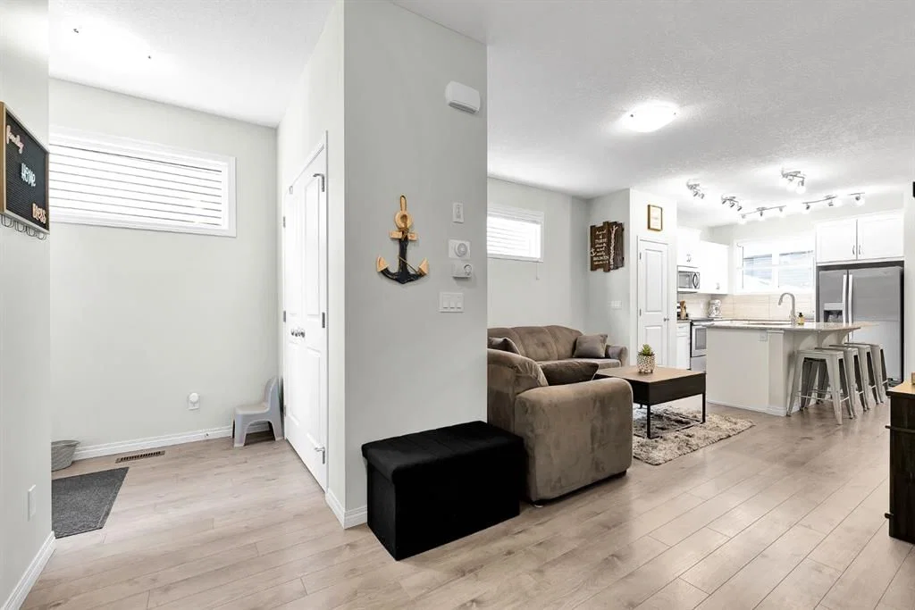 40 Legacy Glen Street SE, Calgary — photo 3 of 38
