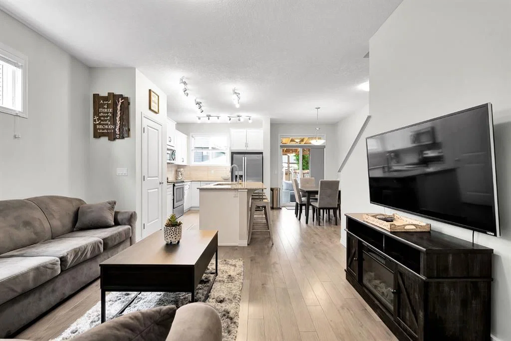 40 Legacy Glen Street SE, Calgary — photo 4 of 38