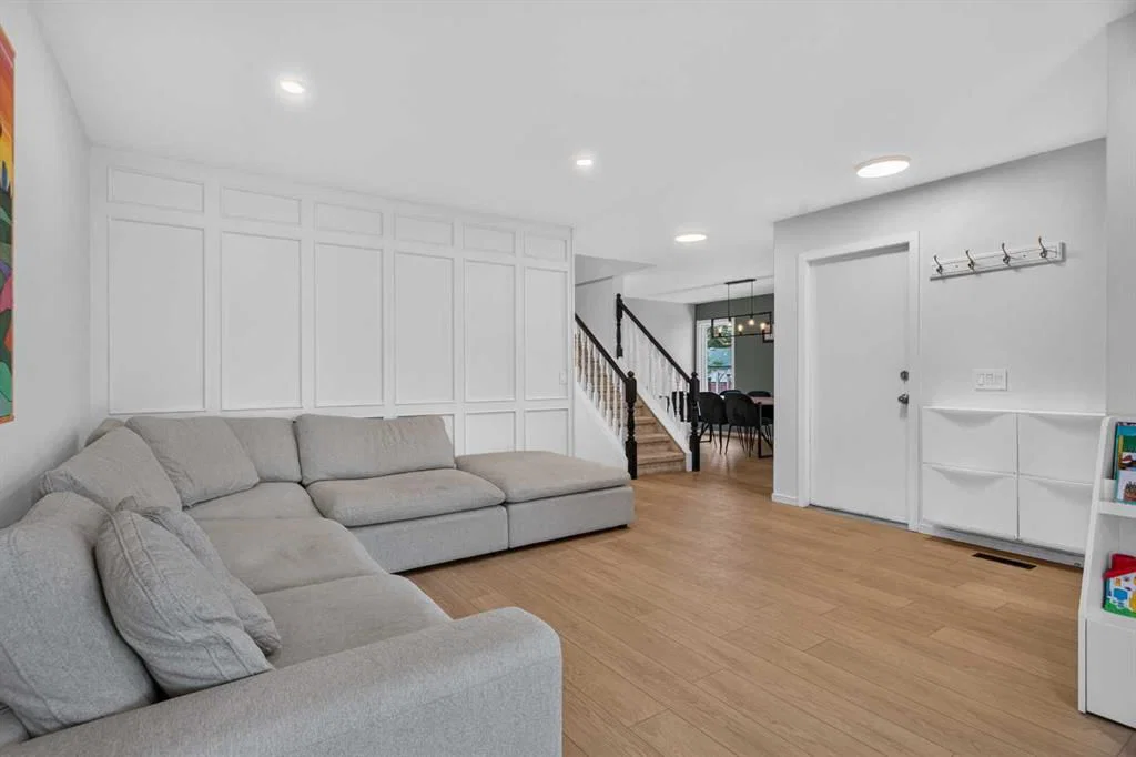 51 Millbank Court SW, Calgary — photo 3 of 47