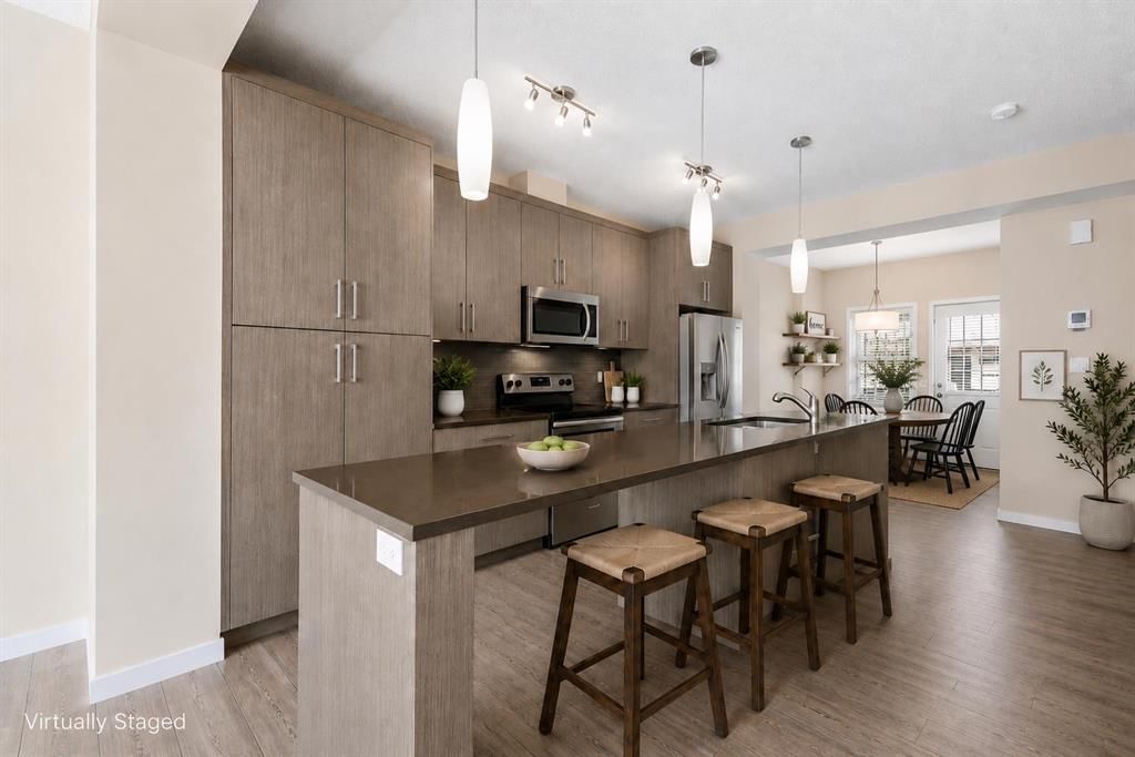 330 Marquis Lane SE, Calgary — photo 4 of 30