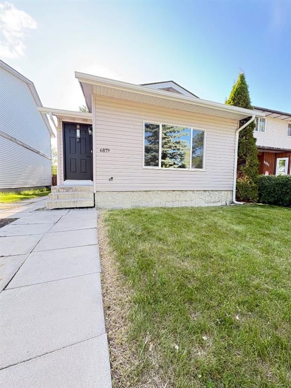 6879 Rundlehorn Drive NE, Calgary — photo 3 of 25