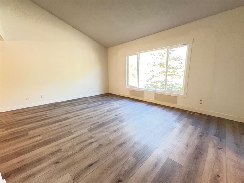 6879 Rundlehorn Drive NE, Calgary — photo 5 of 25