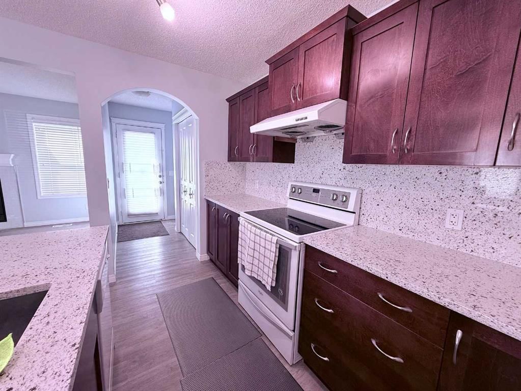 960 Taradale Drive NE, Calgary — photo 4 of 14