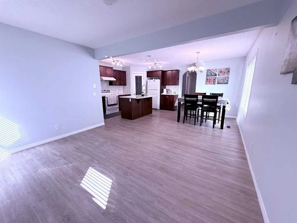 960 Taradale Drive NE, Calgary — photo 5 of 14