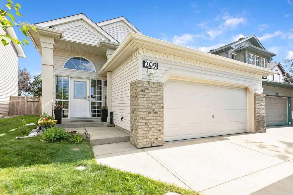 209 Coventry Circle NE, Calgary — main listing photo