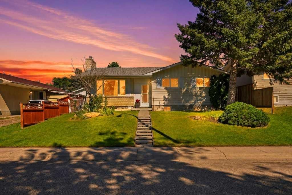 2415 Vista Crescent NE, Calgary — main listing photo