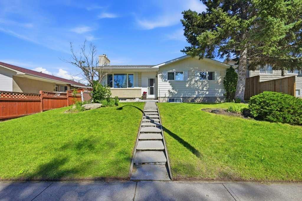 2415 Vista Crescent NE, Calgary — photo 2 of 49