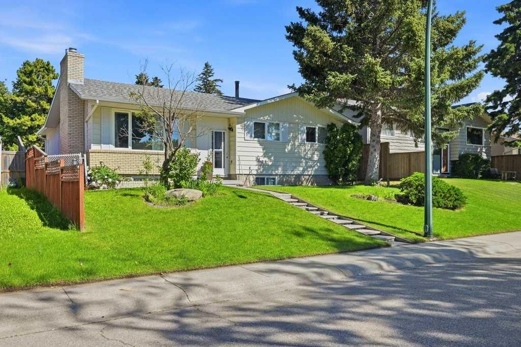 2415 Vista Crescent NE, Calgary — photo 3 of 49