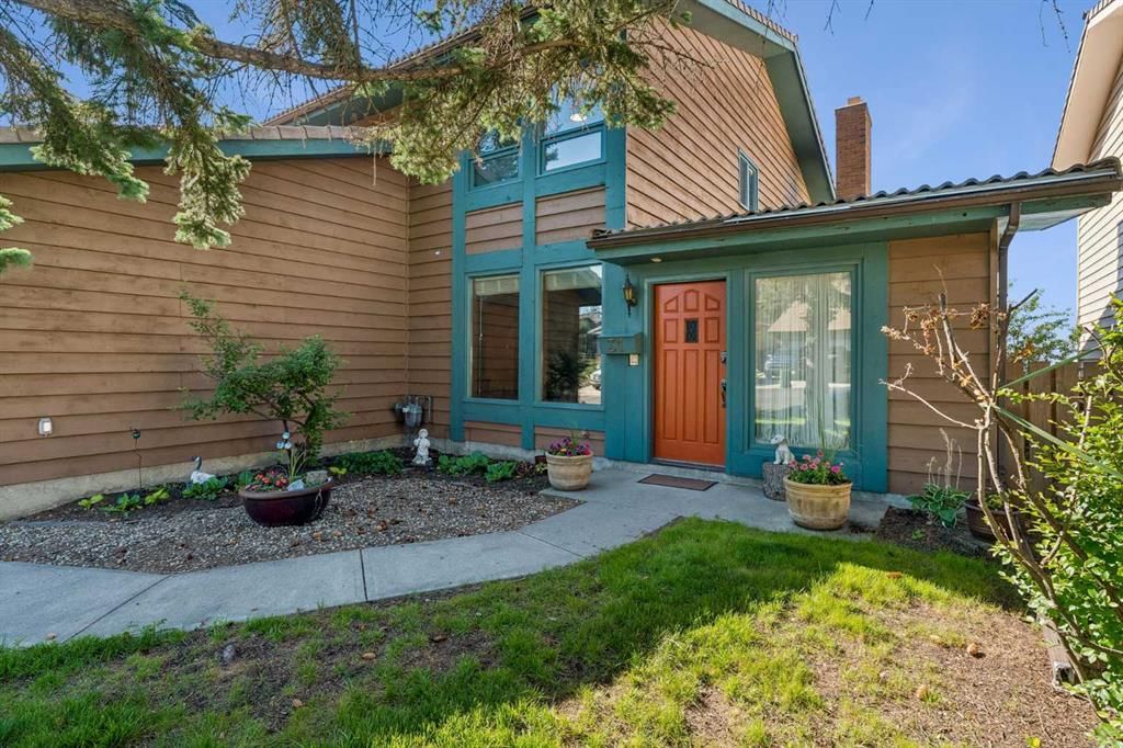 31 Edgehill Bay NW, Calgary — photo 2 of 44