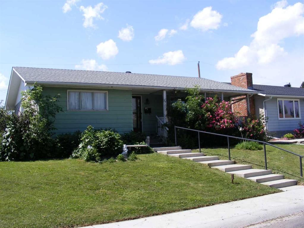 911 Penmeadows Road SE, Calgary — photo 4 of 16