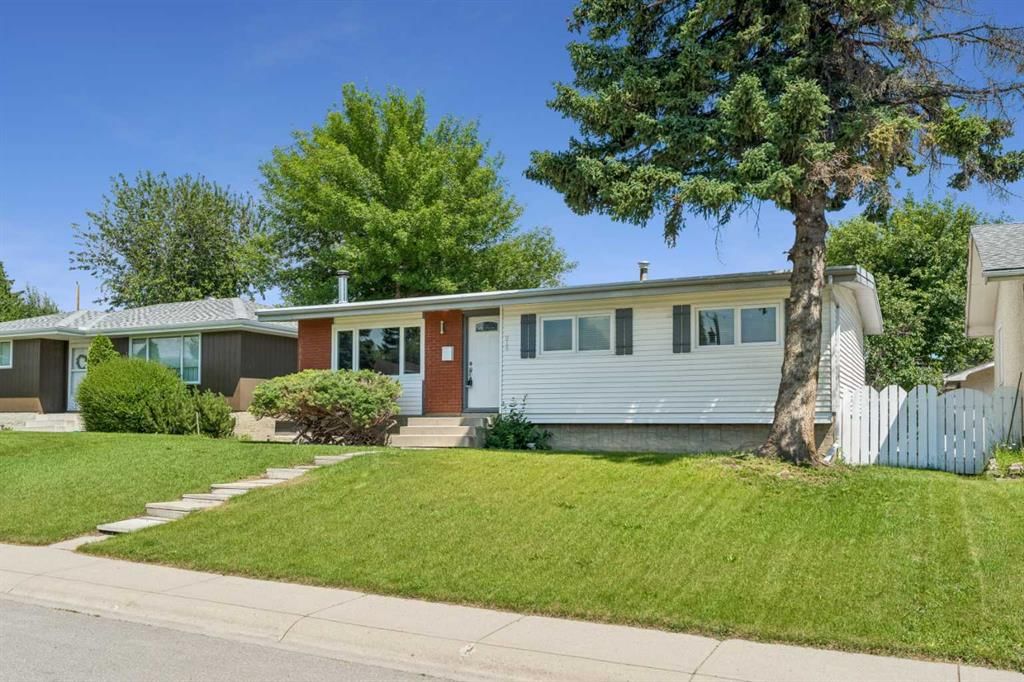916 Mayland Drive NE, Calgary — main listing photo