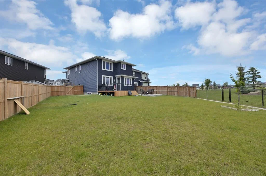76 Red Embers Square NE, Calgary — photo 4 of 50