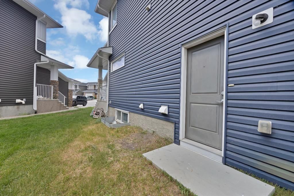 76 Red Embers Square NE, Calgary — photo 5 of 50
