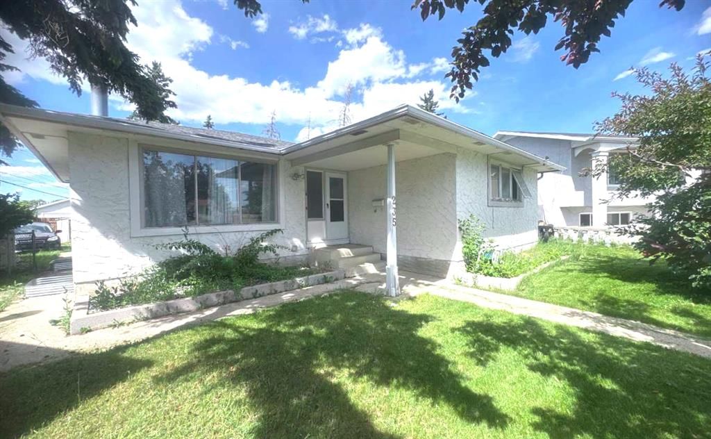 235 Penbrooke Close SE, Calgary — photo 2 of 20