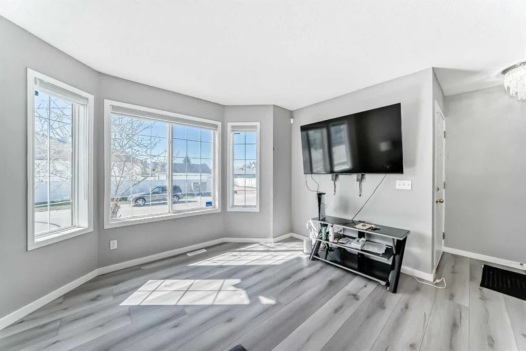 111 Martin Crossing Close NE, Calgary — photo 3 of 34