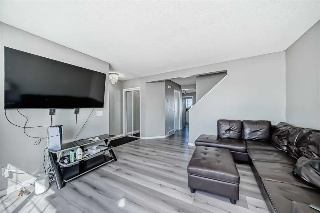 111 Martin Crossing Close NE, Calgary — photo 4 of 34