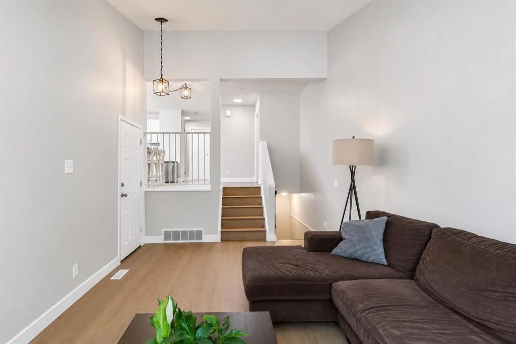189 Deerfield Terrace SE, Calgary — photo 4 of 17