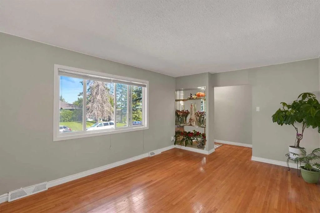 10315 8 Street SW, Calgary — photo 4 of 49
