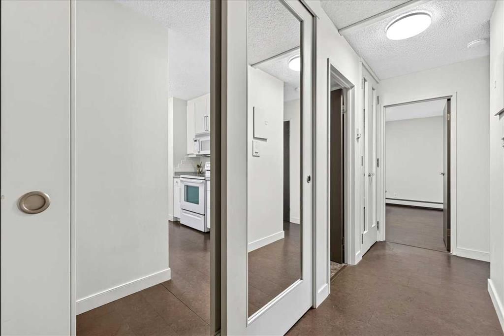 401, 1107 15 Avenue SW, Calgary — photo 4 of 32
