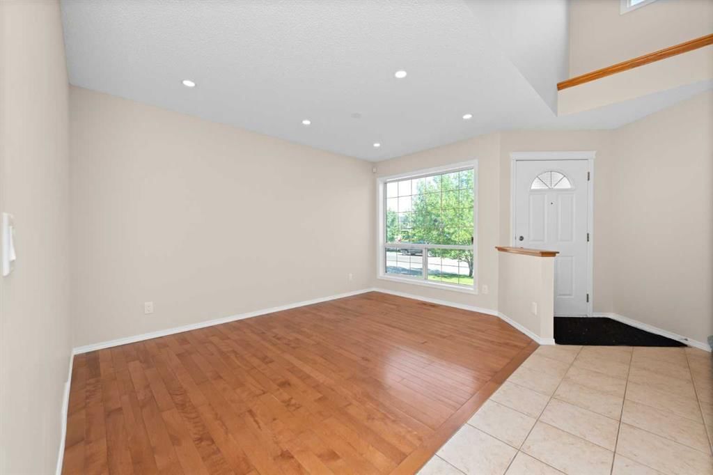 642 Citadel Drive NW, Calgary — photo 5 of 47