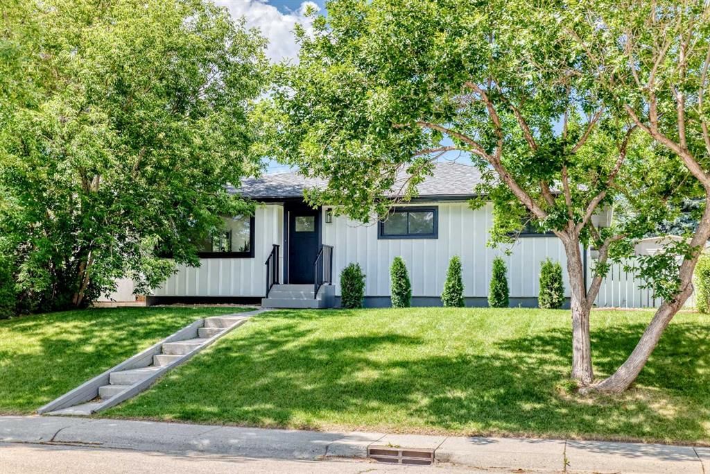 4139 Bowlen Street NW, Calgary — photo 2 of 50