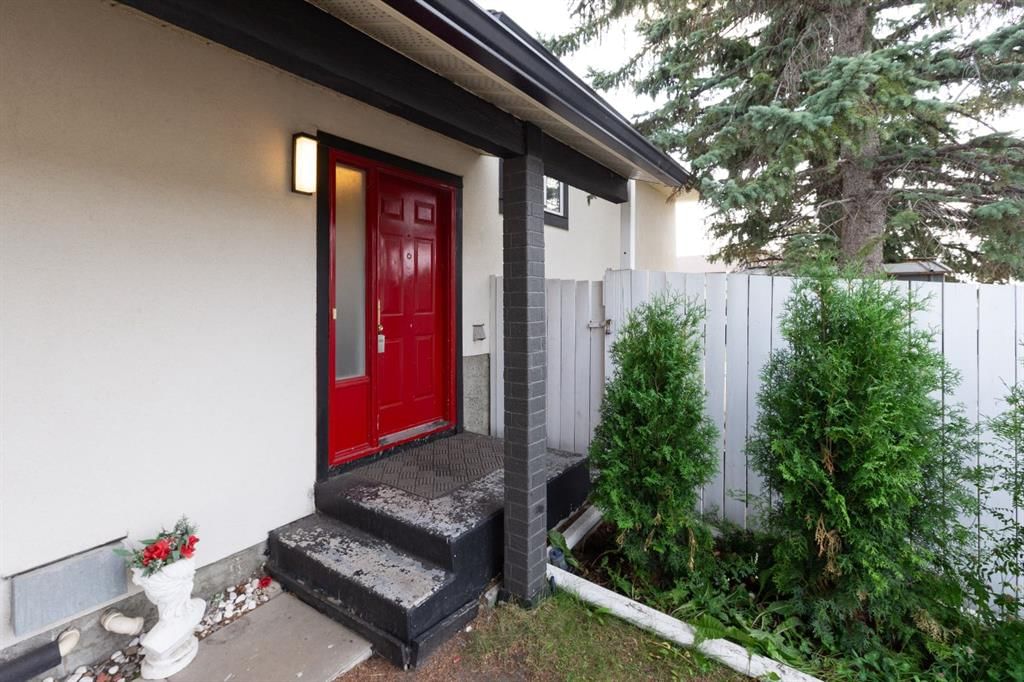 95 Castleridge Close NE, Calgary — photo 5 of 48